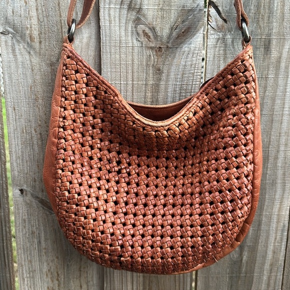 VILENCA HOLLAND MADE IN ITALY LEATHER KNOT WOVEN CROSSBODY BAG COGNAC - Picture 2 of 13